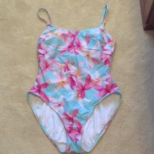 Super cute one piece size 16